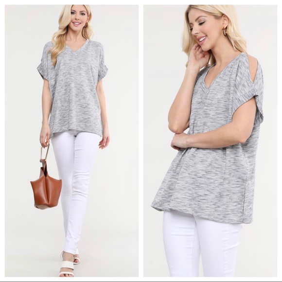 Tops - 🛍NEW! Short Sleeve Cold Shoulder Top!